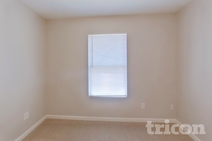 Building Photo - 4201 Broadstairs Dr SW