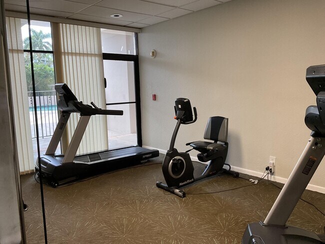 Building Photo - 2425 Presidential Way