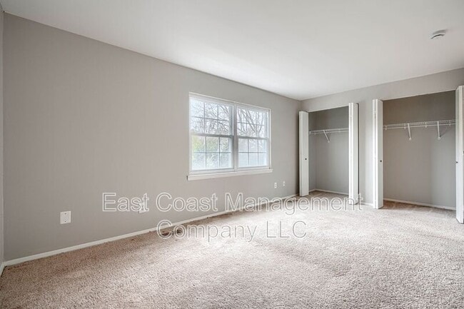 Building Photo - 12 Perryfalls Pl