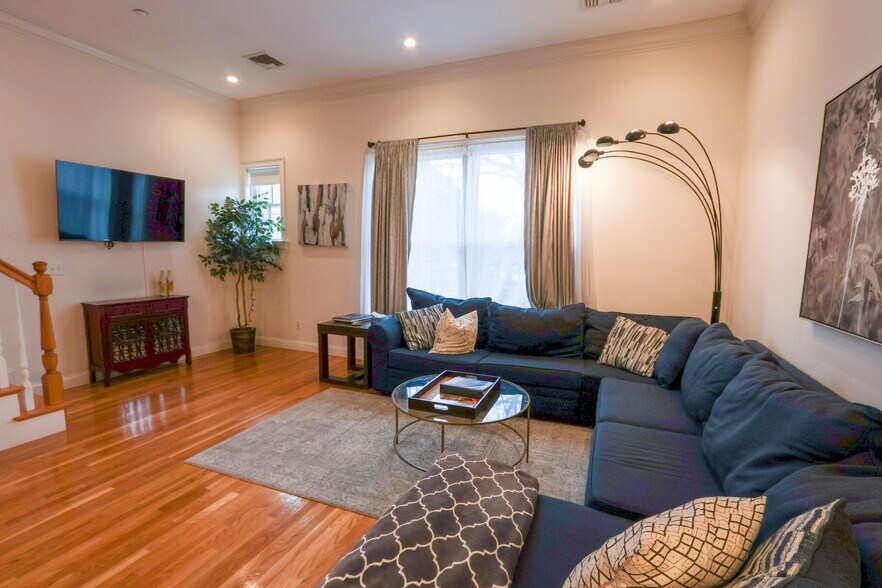 Building Photo - 2 Harvard Sq