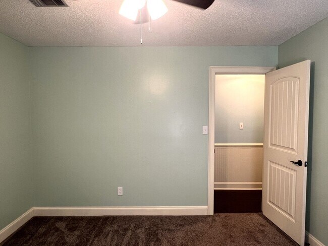 Building Photo - Great Home in Dove Cove Subdivision