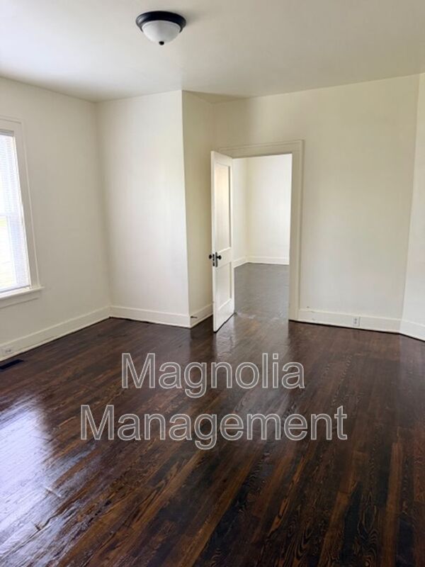 Building Photo - 250 Davis St