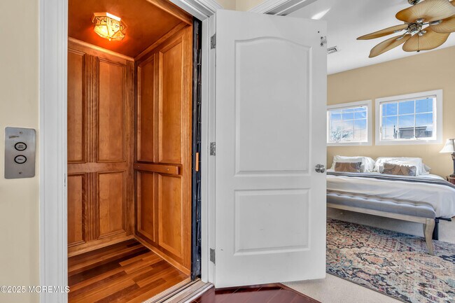 Building Photo - 2 Tradewinds Ln