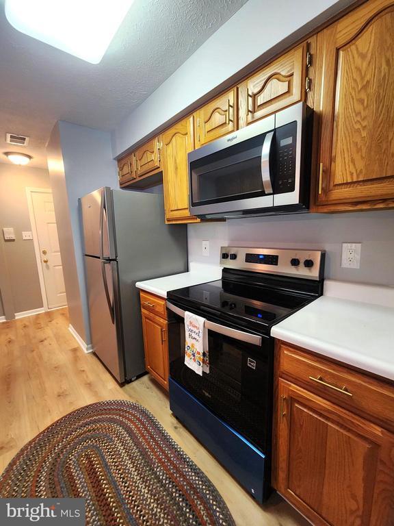 Building Photo - 16 Laurel Path Ct