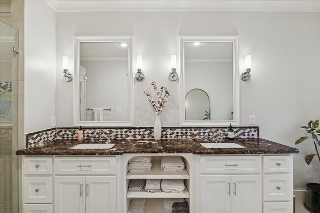 Building Photo - 1030 Waverly St