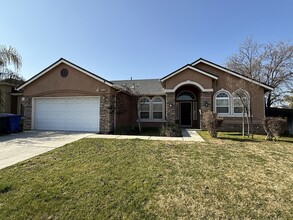 Building Photo - Spacious and Beautiful 4 bedroom luxury ho...