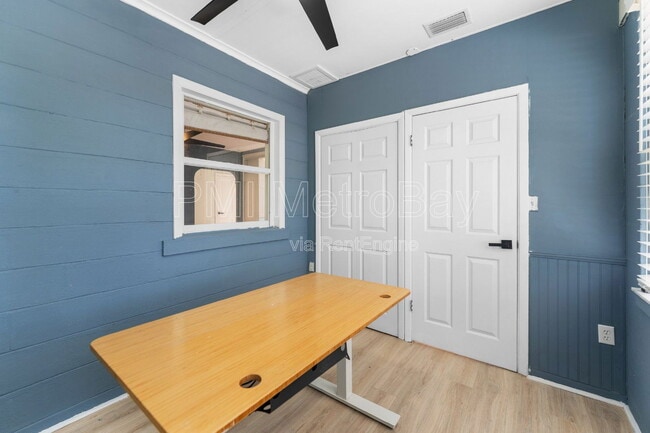 Building Photo - 4939 Woodland Dr