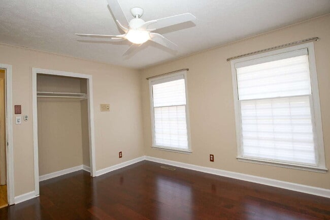 Building Photo - Retro Ranch only minutes from downtown Sou...