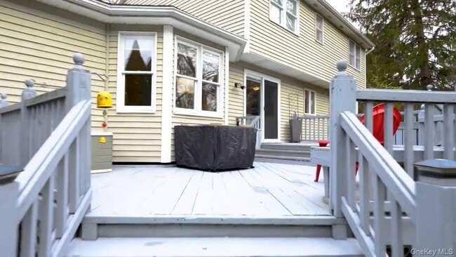 Building Photo - 1 Shadow Vale Dr