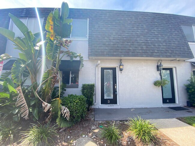 Building Photo - Beautiful 2/1.5 Condo in Orlando! New Carpet!