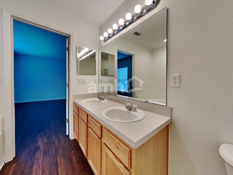 Building Photo - 9645 Morgan Creek Dr