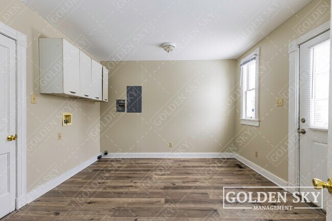 Building Photo - 805 E Jackson St