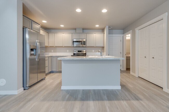 Building Photo - Now Leasing this Meridian Townhome!  Great...