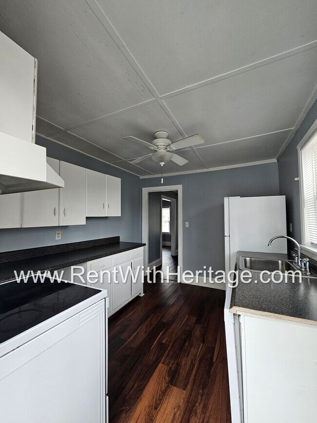 Building Photo - GORGEOUS HISTORICAL APARTMENT HOME / TOTALLY UPGRADED INTERIOR / CLOSE TO EVERYTHING!