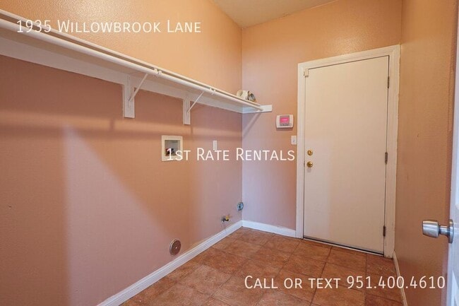 Building Photo - 1935 Willowbrook Ln