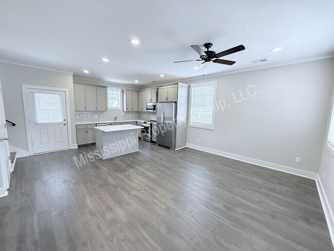 Building Photo - 1212 Ivy Rd