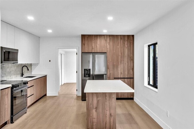 Building Photo - 1123 NE 1st Ave.