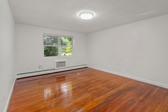 Building Photo - 39 Montvale Ave