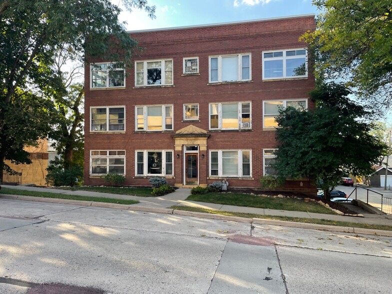 Primary Photo - 418 S 4th St