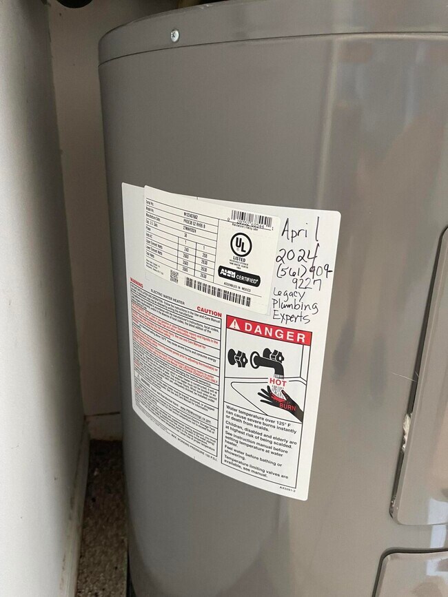 Building Photo - 616 Clearwater Park Rd