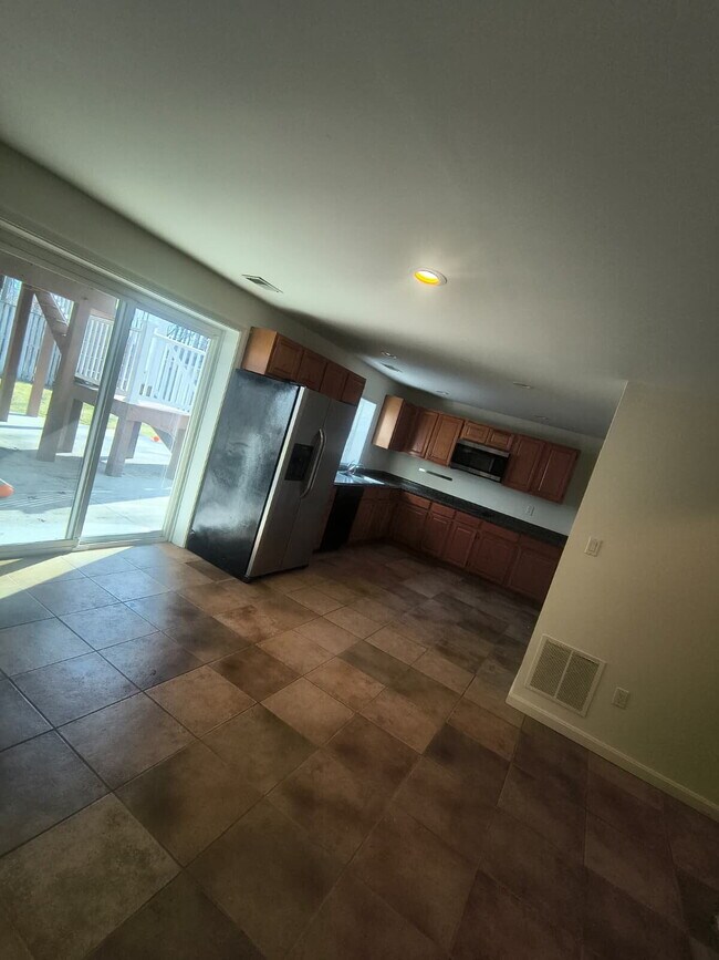 Building Photo - For Rent – Basement ONLY Apartment - ALL UTILIES INCLUDED