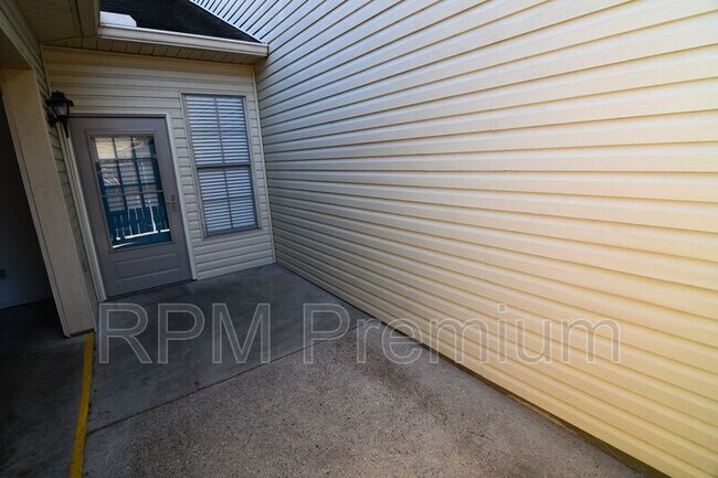 Building Photo - 8429 Florida Blvd