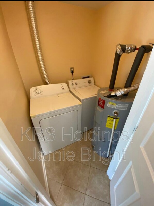 Building Photo - 7608 Portadown Ct