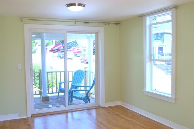 living room sliders - 222 W Case St