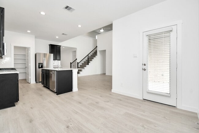 Building Photo - 3843 Pierce Pl Ln