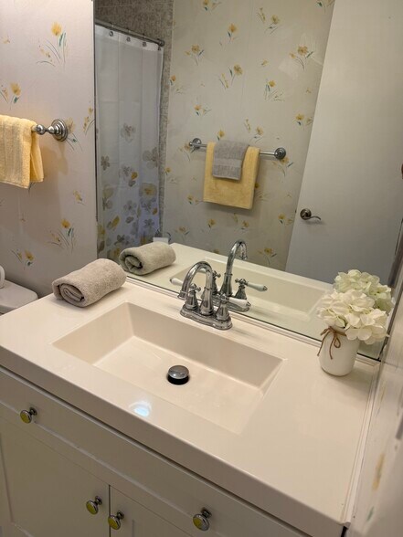Master bathroom - 126 S Cypress Rd