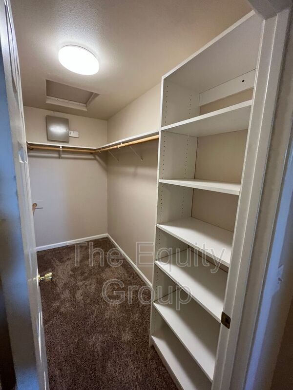 Building Photo - 1422 E Mesa Ct