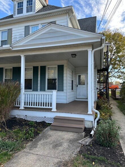 Front Porch - 19 S 24th St