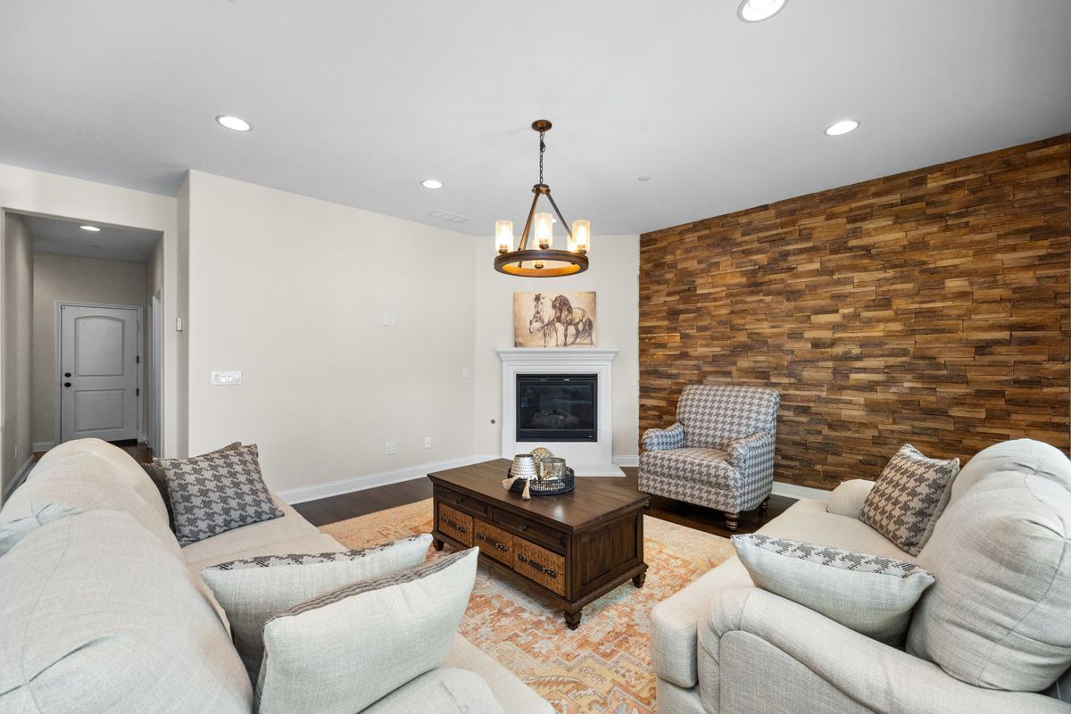 Building Photo - 25589 Foxglove Ln