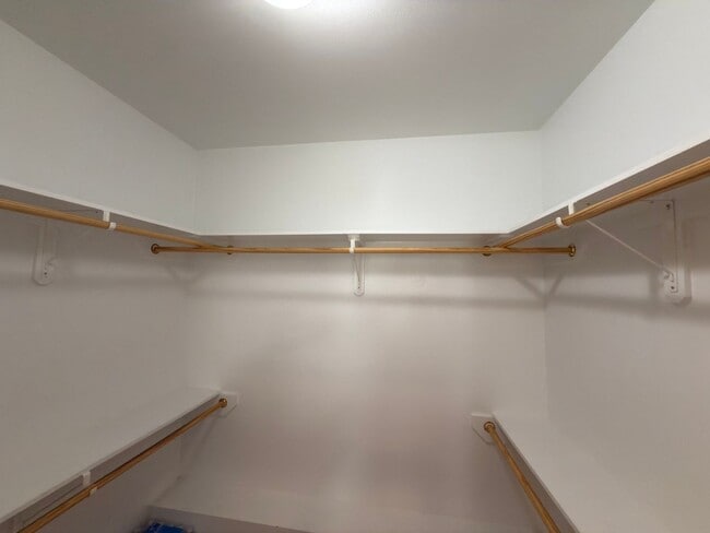 Building Photo - 3-Bedroom Home with Central AC, Gas Fireplace & Spacious Backyard