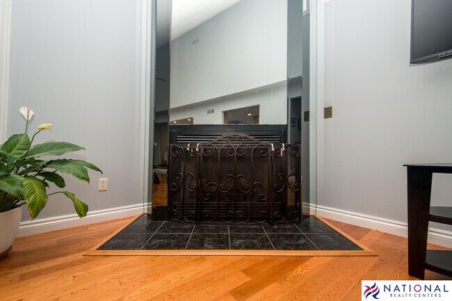 Building Photo - 37709 Glengrove Dr