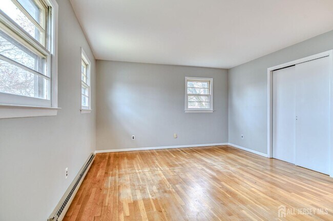 Building Photo - 345 Lincoln Blvd