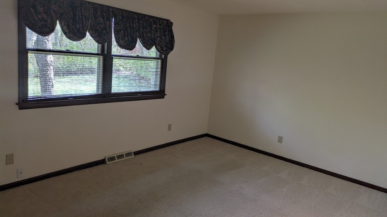 Main Bed room - 418 Lincoln Ln