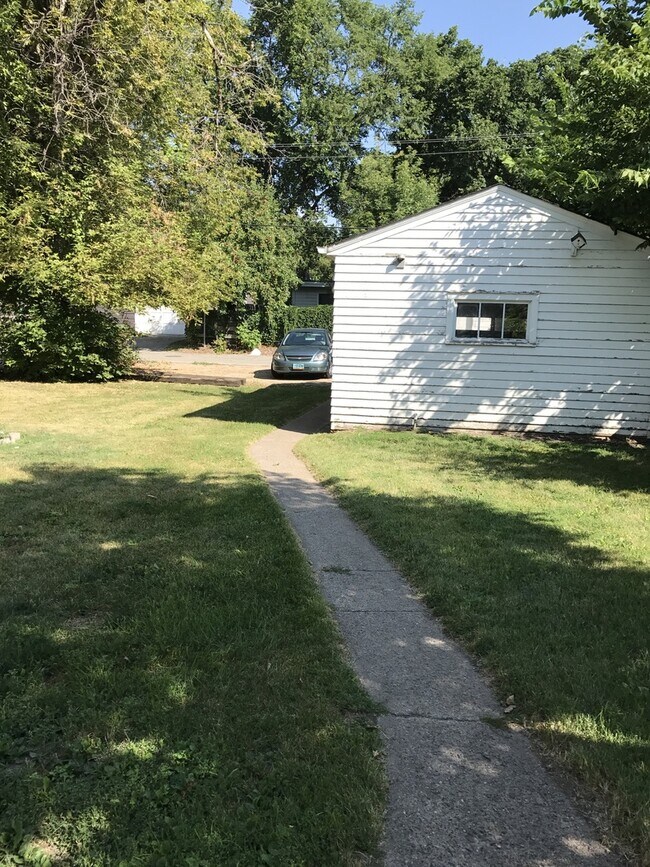 Primary Photo - 3 bed/2 bath house