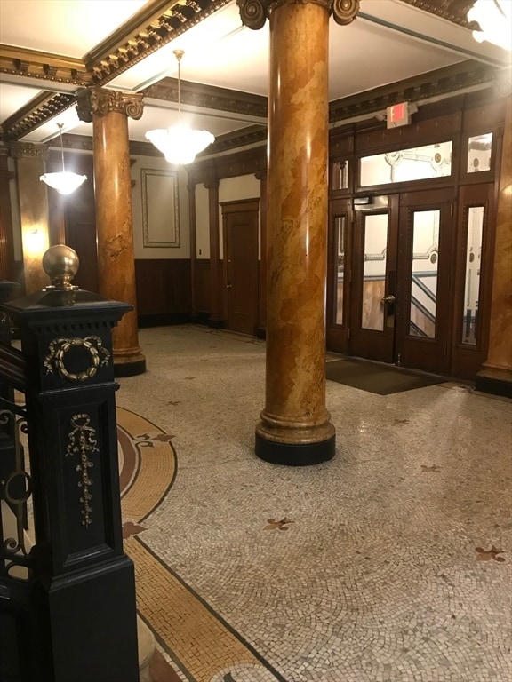 Building Photo - 8 Garrison St