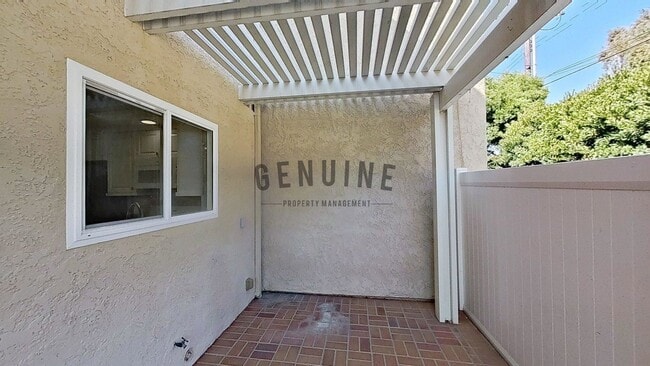 Building Photo - Beautiful 3Bd 2.5Ba Costa Mesa Townhome