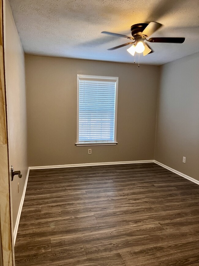 Building Photo - 1010 Holt St