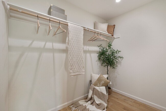 Building Photo - Luxurious Remodeled 2 Bedroom 2 Bath Home in Desirable Almaden Community!