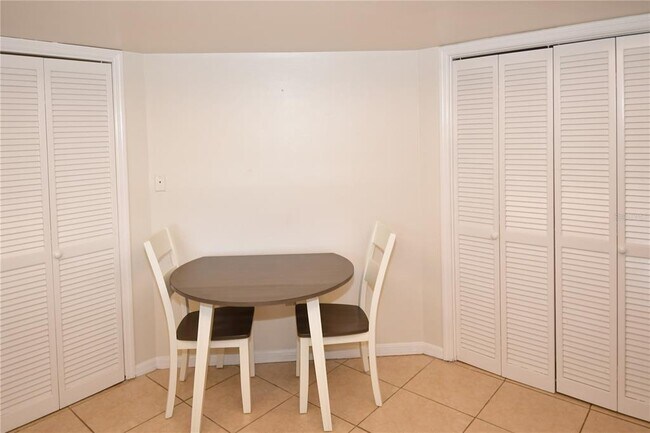 Building Photo - 690 Island Way