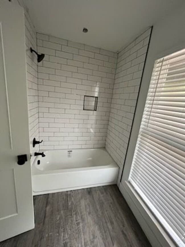 Building Photo - $150 AMAZON GIFT CARD WITH SIGNED LEASE!! - 3B/2B PRE-LEASING FOR AUG 10 MOVE-IN!!