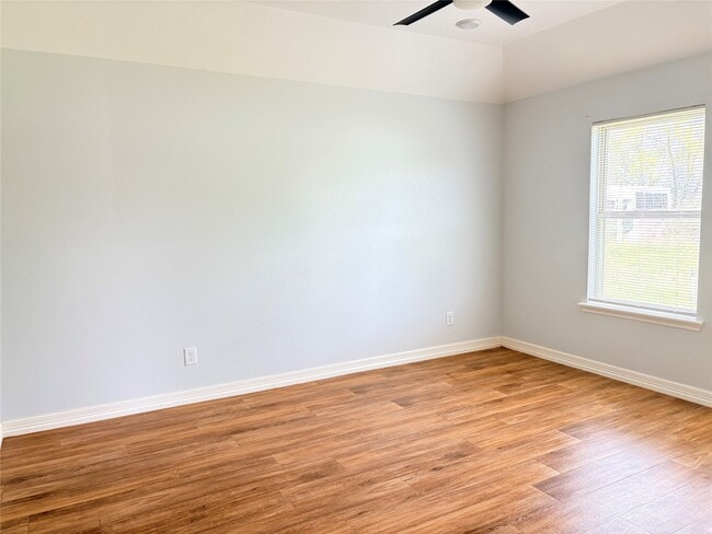 Building Photo - 16210 Longwood Spr