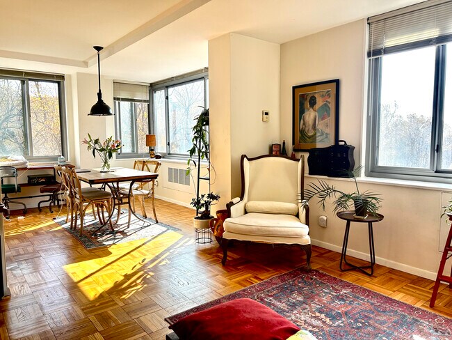 Living Room/dining room - 4200 Cathedral Ave NW