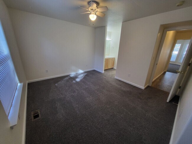 Building Photo - 2121 Courtside Dr- Spacious House now available in the Silver Oak Community!