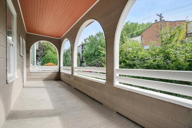 Building Photo - Charming Goose Hollow Home, Big, Spacious, and Bright! Move-in Specials!