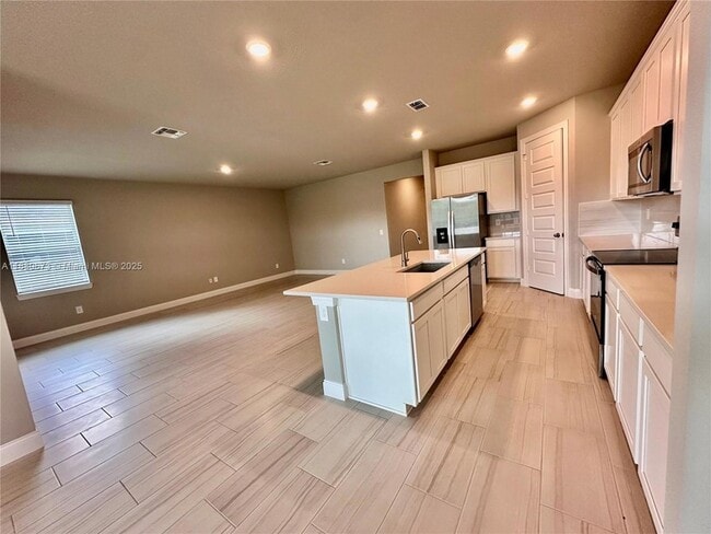 Building Photo - 9035 Dahlia Cir