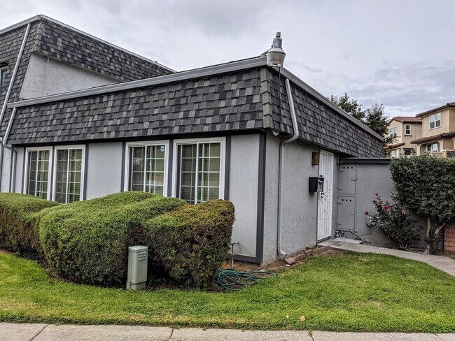 Building Photo - 2 bedroom in Fremont CA 94555